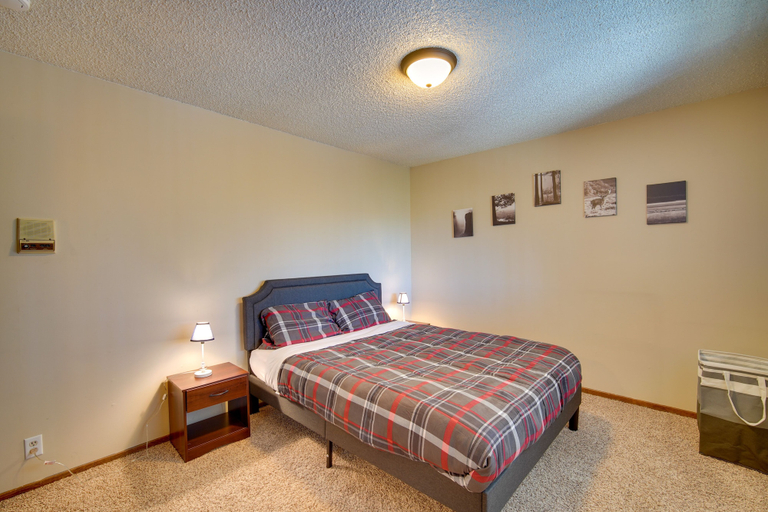Bedroom 3, Lake Arrowhead Vacation Home w/ Decks & Grill!, San Bernardino