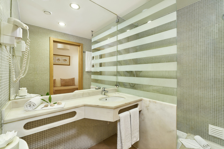 Bathroom 5, Oceanus Aparthotel, Albufeira