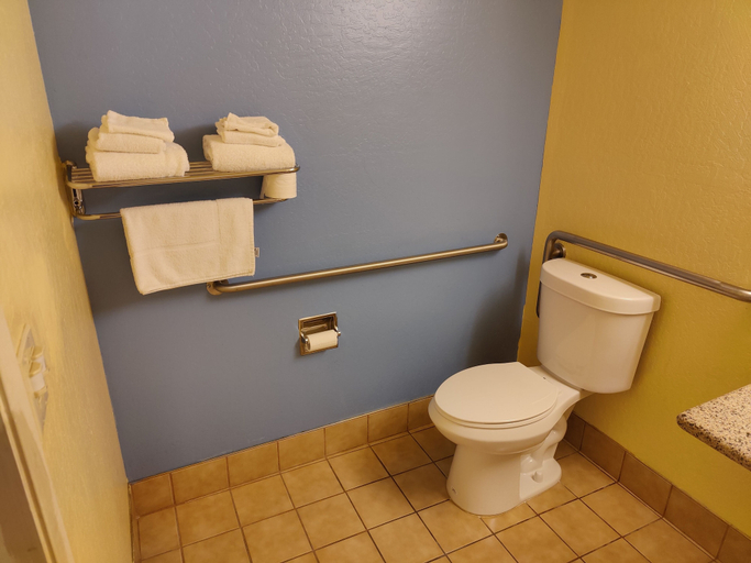 Bathroom 3, Stockton Inn, San Joaquin