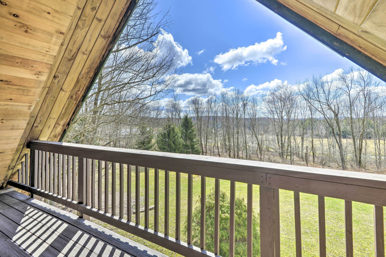 Others 1, Secluded Pleasant Mount Cabin w/ Deck & Fireplace!, Wayne