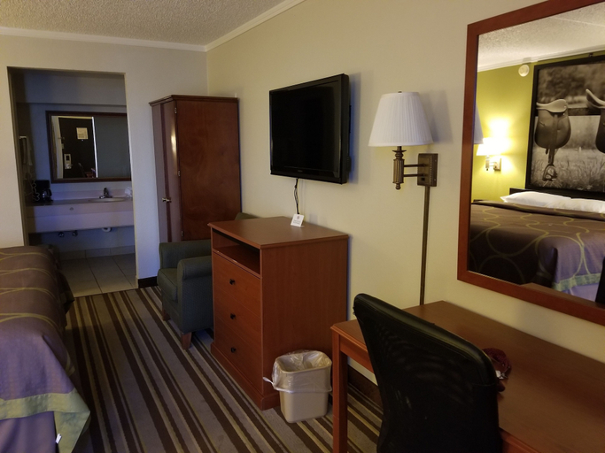 Bedroom 3, Super 8 by Wyndham Longview/North, Gregg