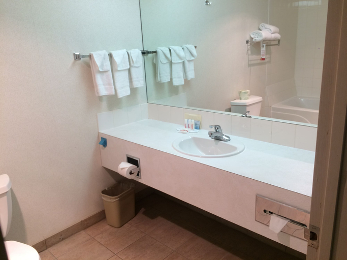 Bathroom 4, Super 8 by Wyndham Lethbridge, Division No. 2