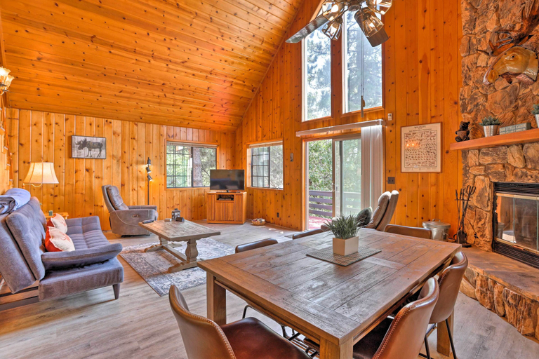 Others 5, Upgraded 2BR Mountain A-Frame w/ World Class Views, San Bernardino