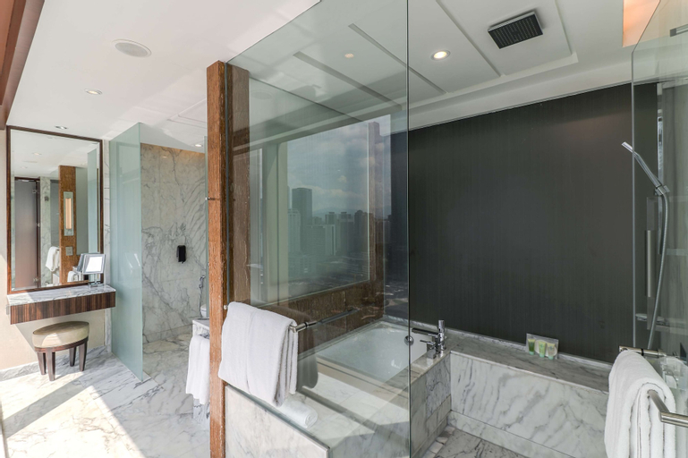 Bathroom 18