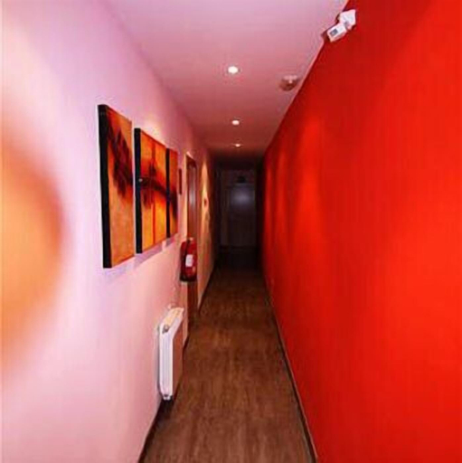 Others 5, Hostal Abril, Madrid