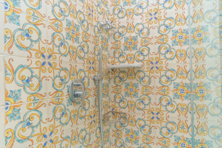 Bathroom 5, Hotel America, Salerno