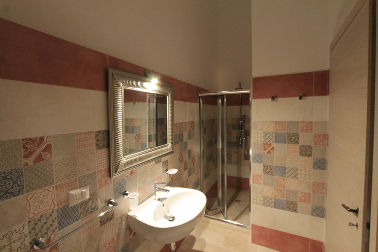 Bathroom 5, La Casa Del Mercante, Lecce
