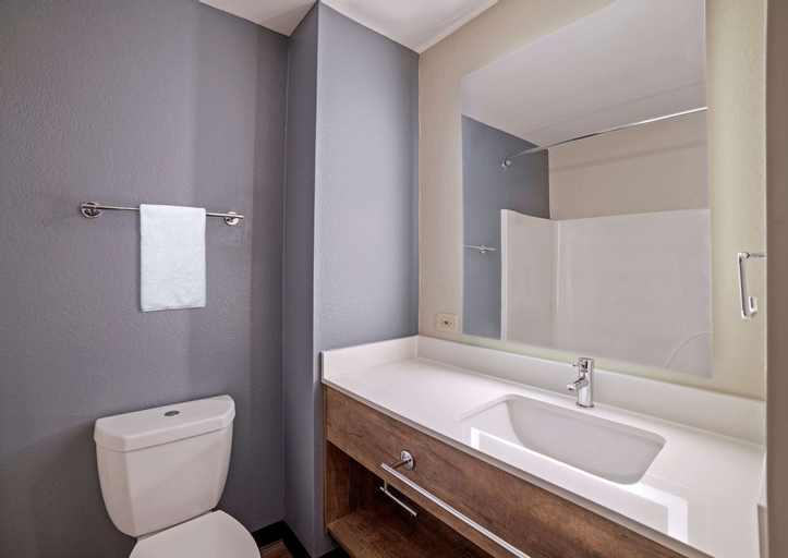 Bathroom 10