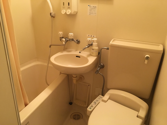 Bathroom 16