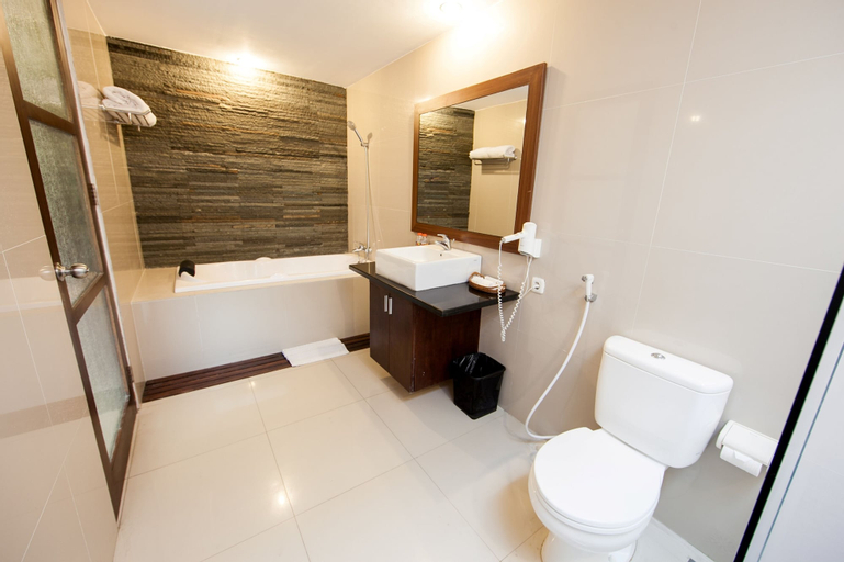 Bathroom 18