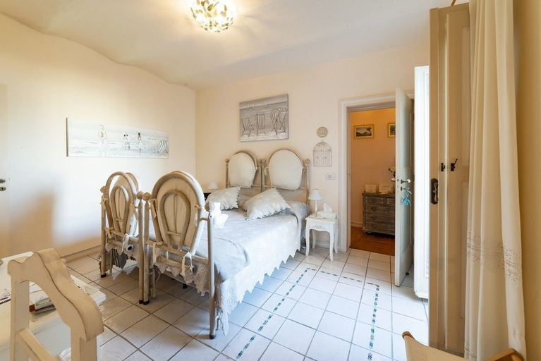 Bedroom 2, Villa la Bouganville, Latina