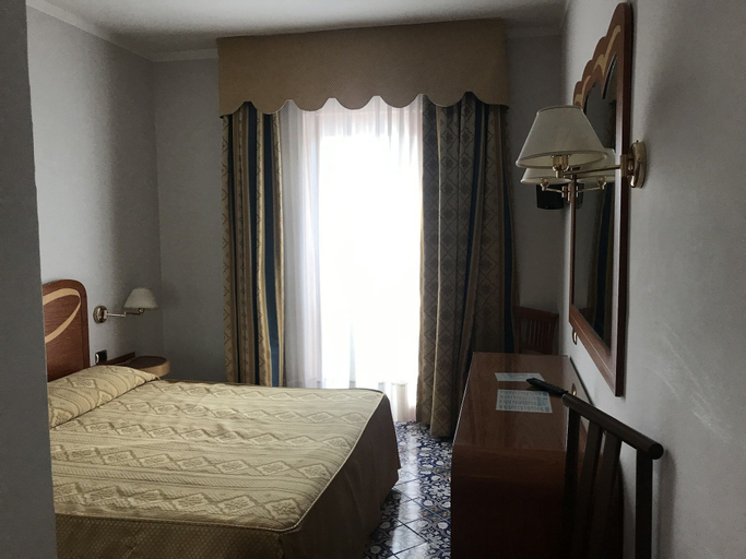 Bedroom 4, Hotel Albatros, Napoli