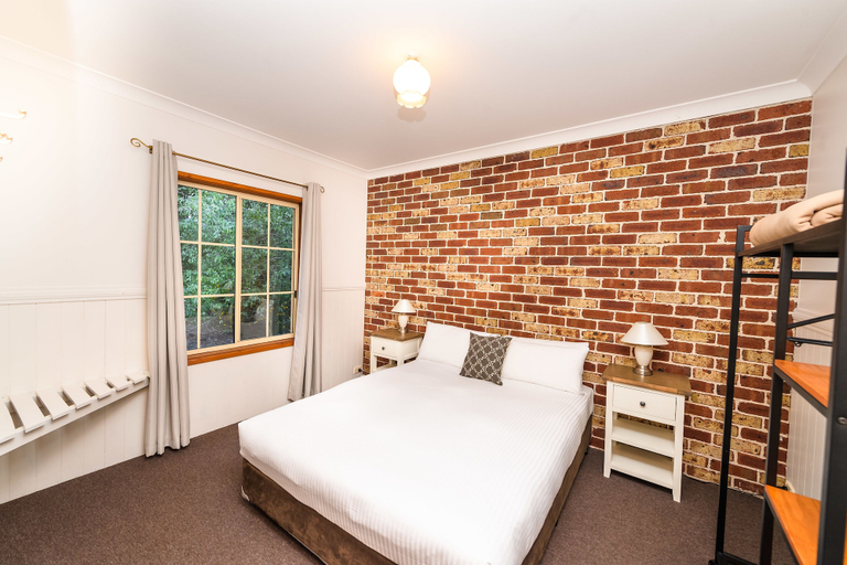 Bedroom 2, Federation Gardens & Possums Hideaway, Blue Mountains