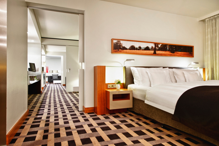 Bedroom 3, InterContinental Hotels BERLIN by IHG, Berlin