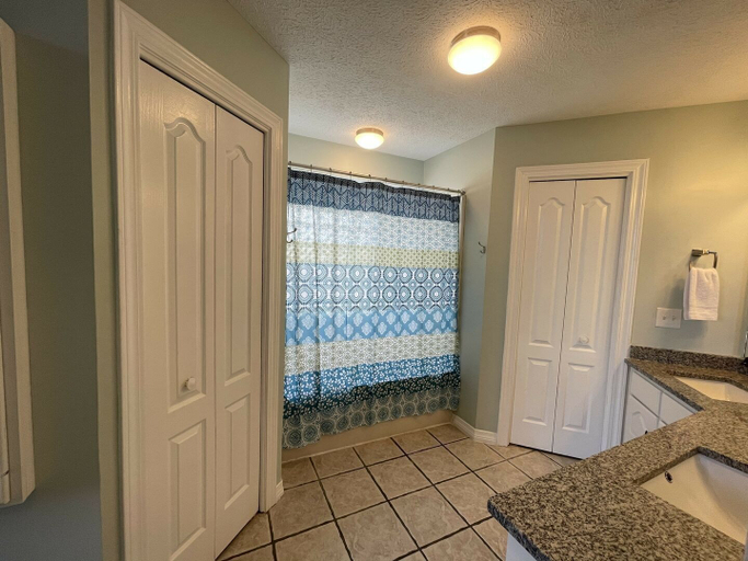 Bathroom 3, Deja Blue, Bay