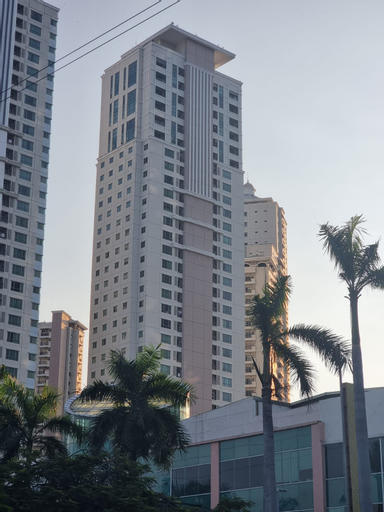 Exterior & Views, 3BR De Residence Apartemen, Surabaya