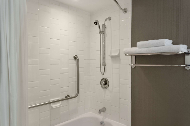 Bathroom 5, Hilton Vancouver Airport, Greater Vancouver