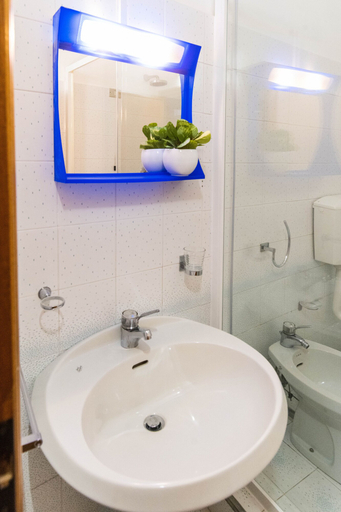 Bathroom 5, Casa Fubis, Lucca