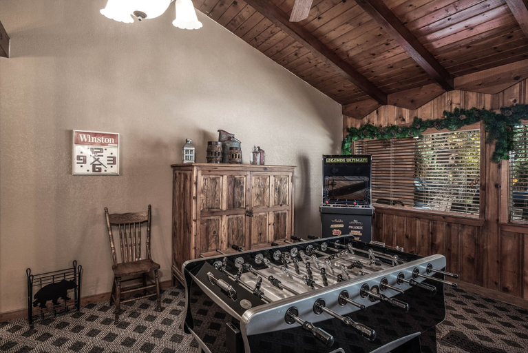 Food & Drinks 5, Black Bear Lodge, Lincoln