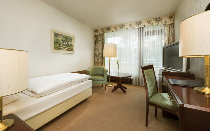 Bedroom 4, Maritim Hotel Bad Salzuflen, Lippe