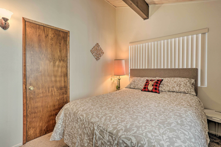 Bedroom 3, Lake Arrowhead Cabin w/ Mid-century Charm!, San Bernardino