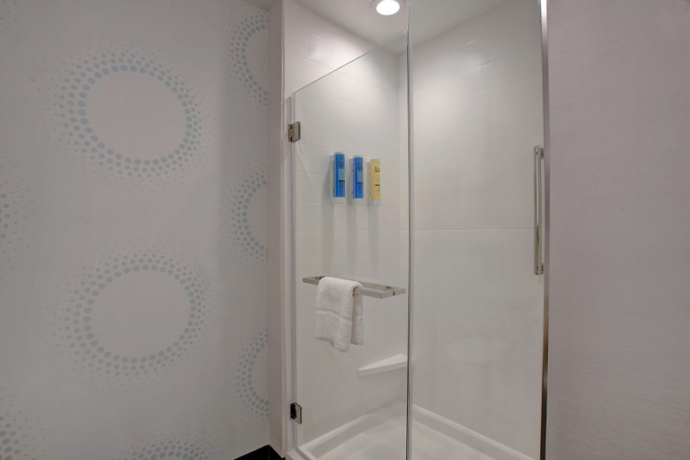 Bathroom 4, Tru By Hilton Monroe, Warren