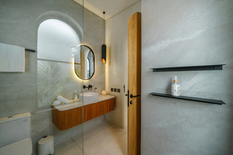 Bathroom 4, Villa Casa Brezza: Stunning 3BR Villa in Great Location, Badung