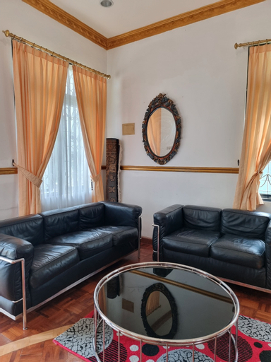 The Happy Villa Melly - Tap to explore photos