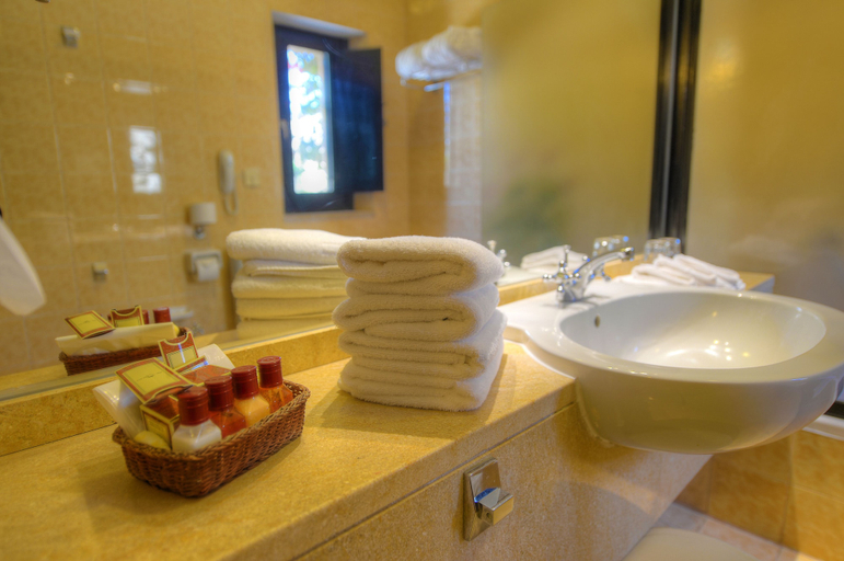 Bathroom 5, Hotel Ta'Cenc & Spa