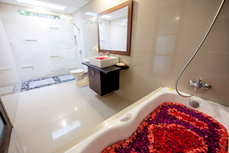 Bathroom 15