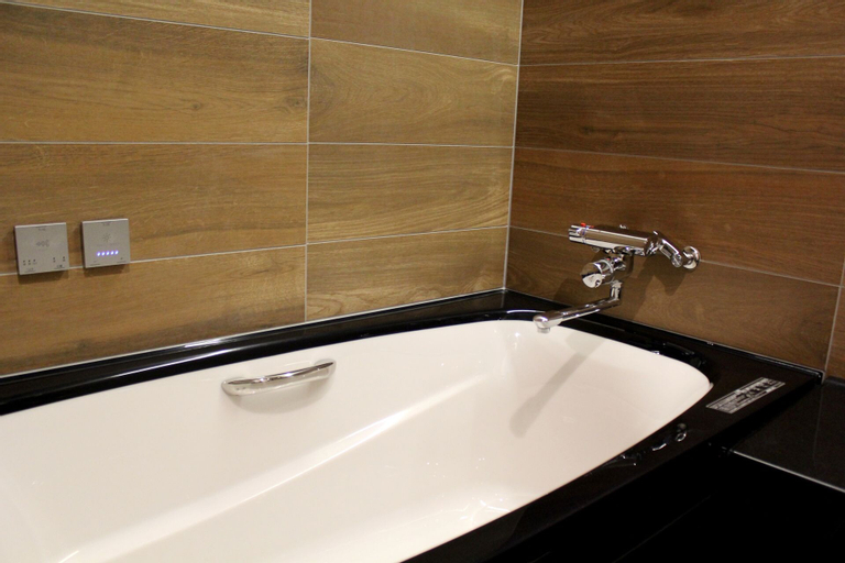 Bathroom 13