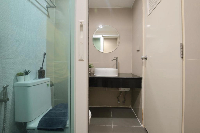 Bathroom 14