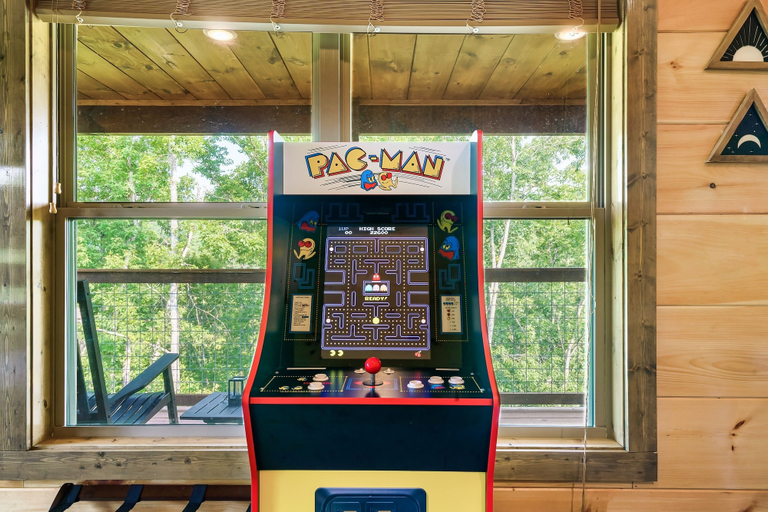 Food & Drinks, Eagle Splash Vista| Pool Projector, Pet Friendly, Game Room, Sevier