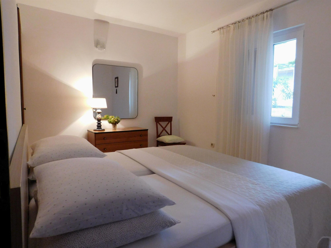 Bedroom 2, Apartments Mirjana, Vis