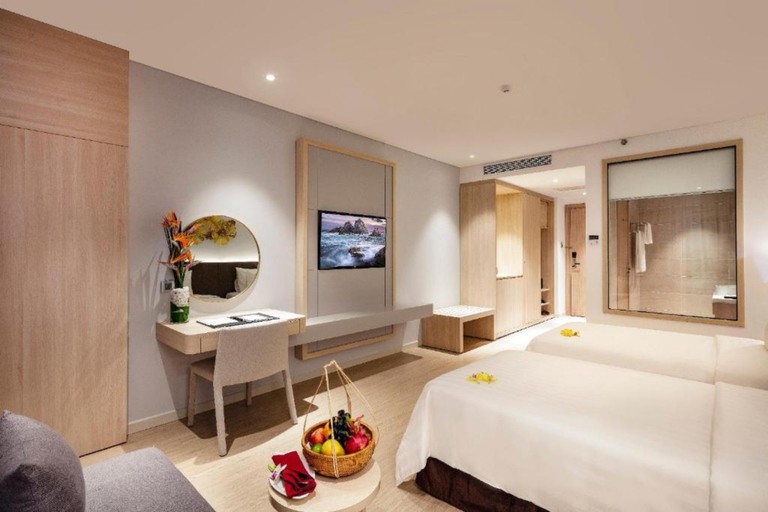 DQua Hotel Room Type - Deluxe Twin City View & Partial Sea View