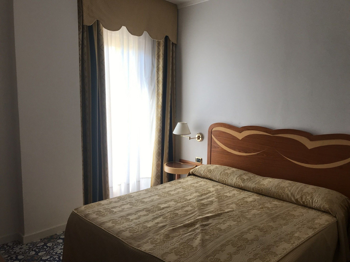 Bedroom 4, Hotel Albatros, Napoli