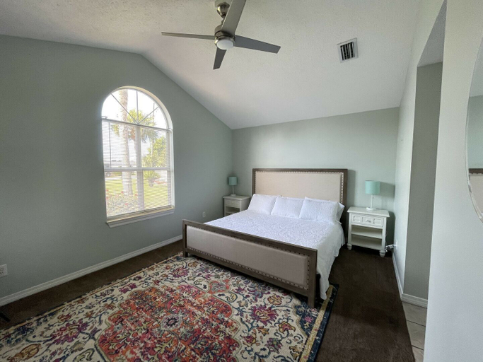 Bedroom 1, Deja Blue, Bay