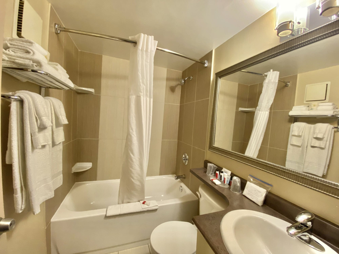 Bathroom 4, Ramada by Wyndham Whitecourt, Division No. 13