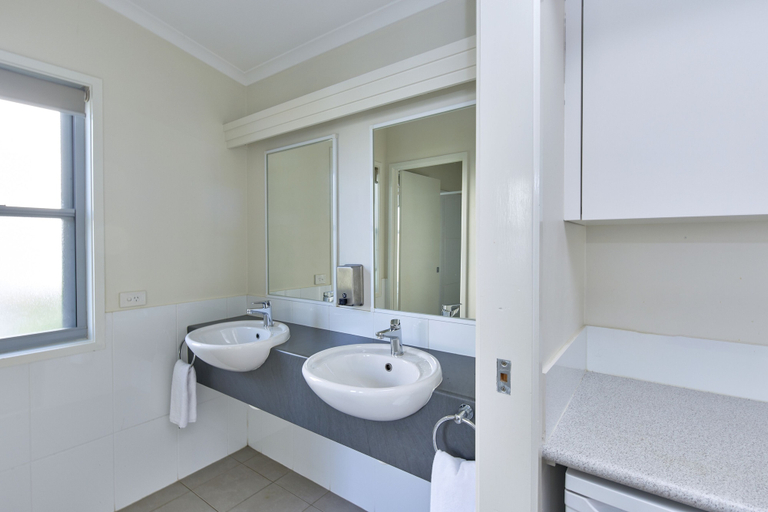 Bathroom 5, Big4 Sydney Lakeside Holiday Park, Pittwater