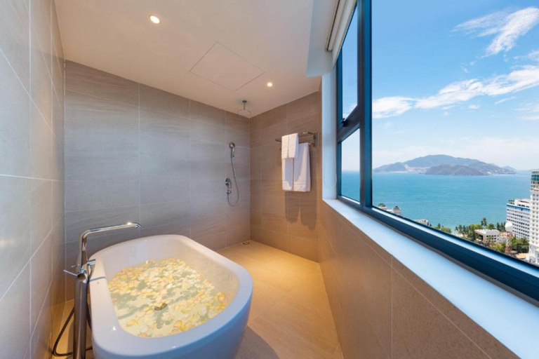 Bathroom 5, DQUA Hotel, Nha Trang