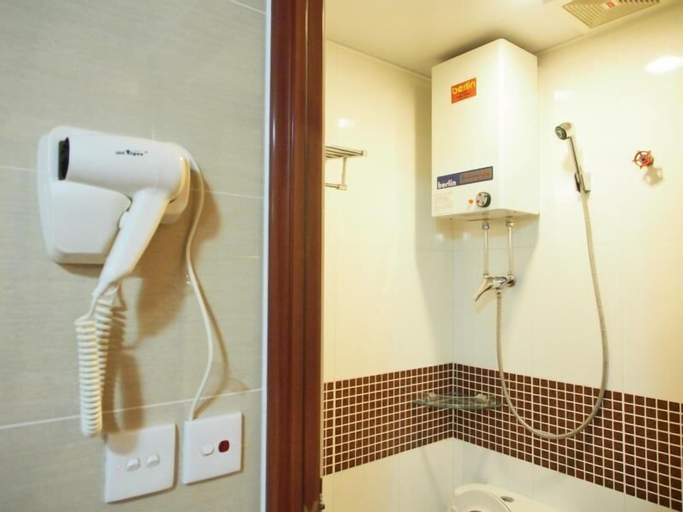 Bathroom 13