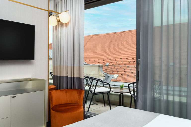 Bedroom 2, Emerald Hotel, Budapesti