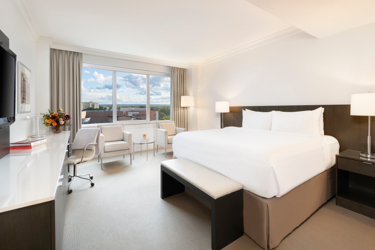 Bedroom 5, InterContinental Hotels CLEVELAND by IHG, Cuyahoga