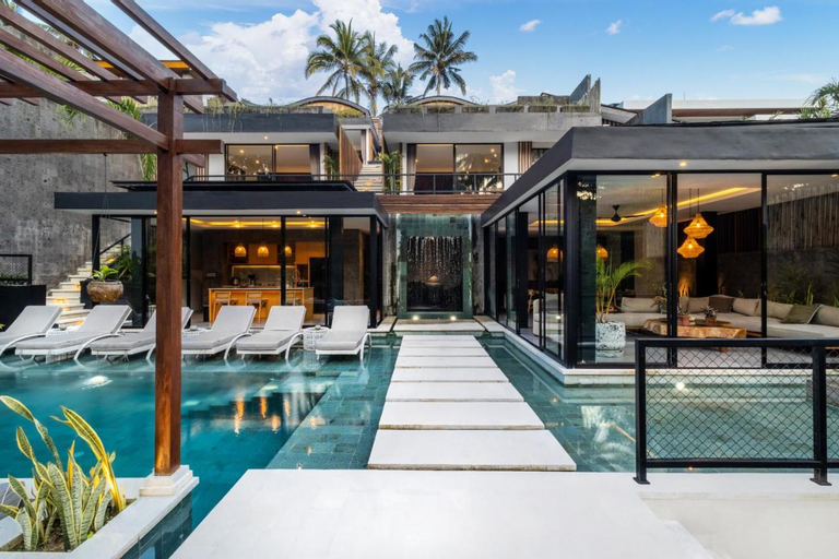 Waterfall Jungle Villa by BaliSuperHost, Gianyar