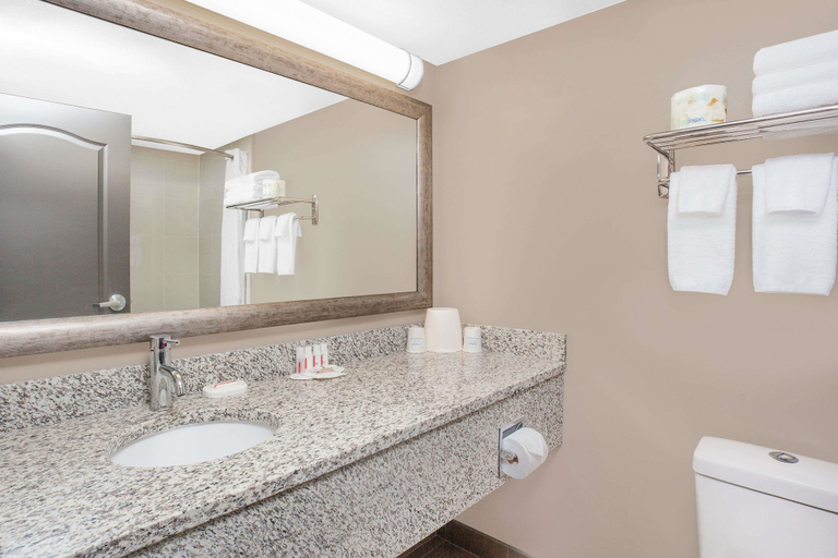 Bathroom 4, Super 8 by Wyndham Athabasca, Division No. 13