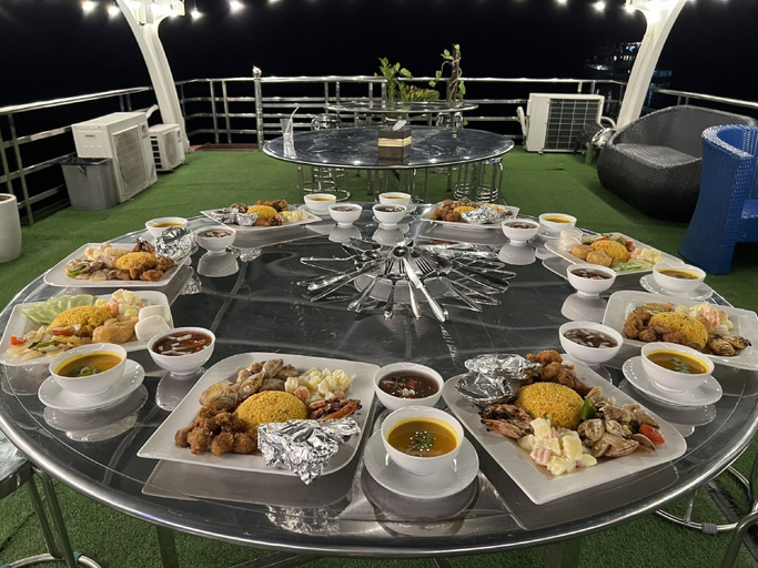 Food & Drinks 4, Booze Party Cruise, Hạ Long