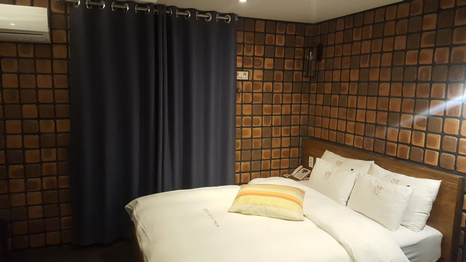Bedroom 13