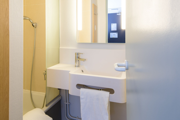 Bathroom 6