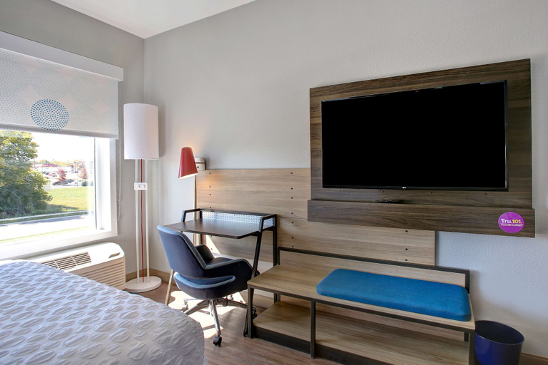 Bedroom 3, Tru By Hilton Monroe, Warren