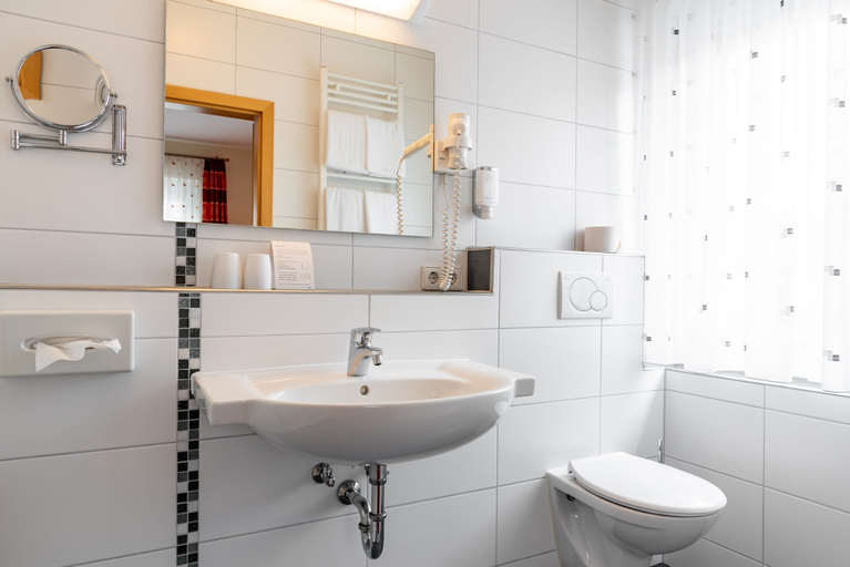 Bathroom 5, Hotel & Restaurant Post, Alb-Donau-Kreis